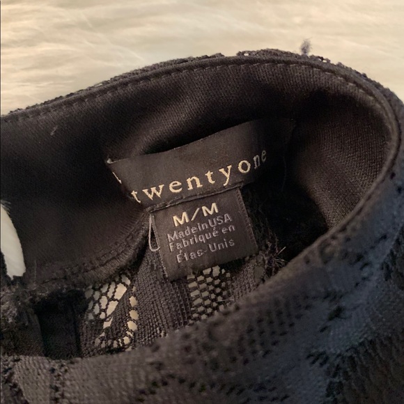 Forever 21 laced top - Picture 4 of 4